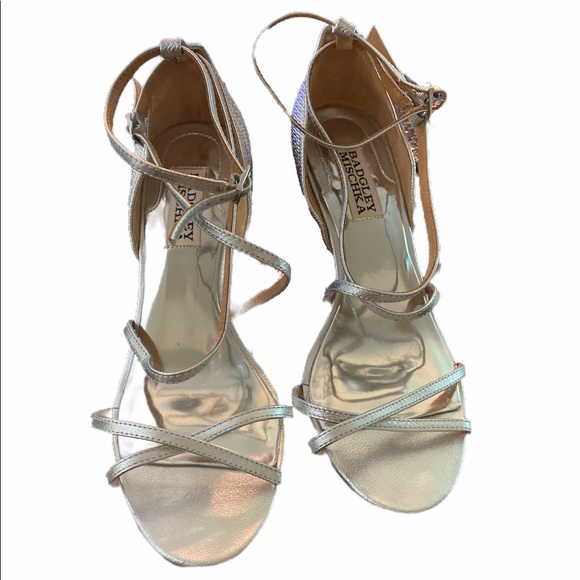 Badgley Mischka 'Melaney II' Wedge silver Sandal! - Picture 2 of 5